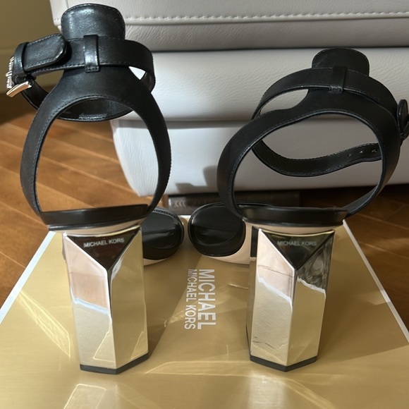 Michael Michael Kors - Picture 3 of 9